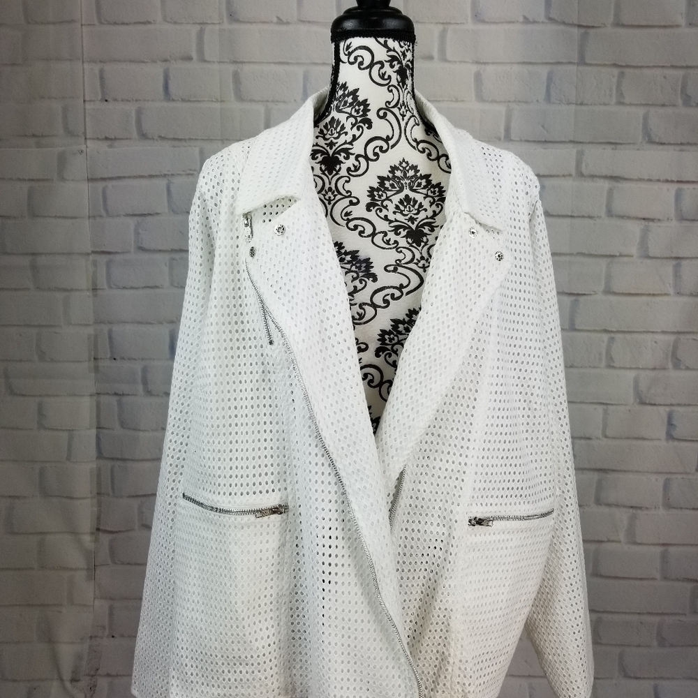 Denim 24/7 eyelet lined zip front jacket pockets